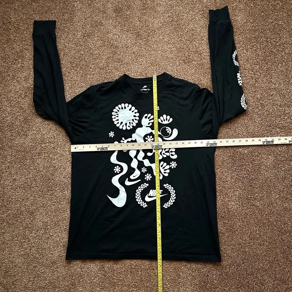 The Nike Tee XL Long Sleeve Black Graphic Print Groovy Indie Gorpcore Streetwear